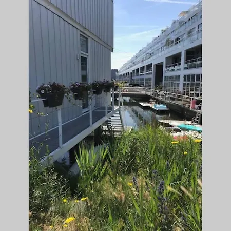 Large And Cosy House On The Water: Free Parking Amsterdam