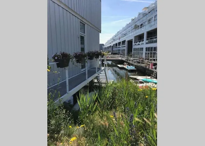 Large And Cosy House On The Water: Free Parking Амстердам