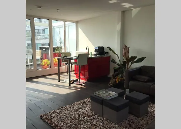 Large And Cosy House On The Water: Free Parking Amsterdam