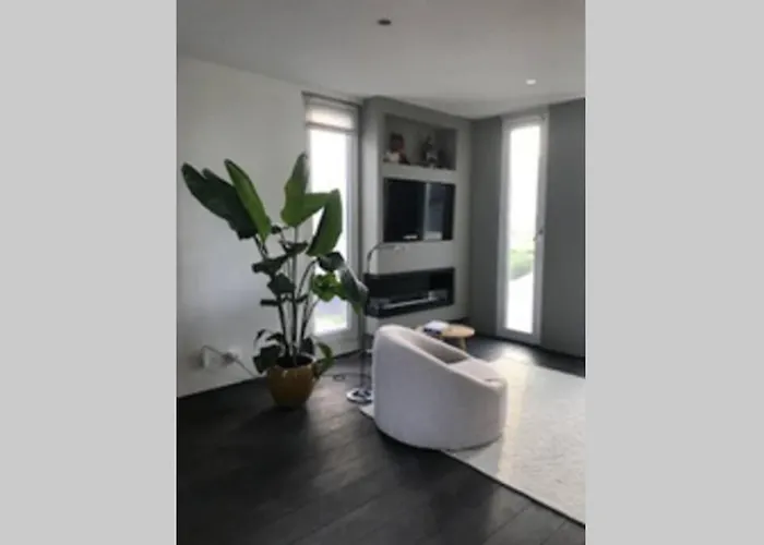 Prázdninový dům Large And Cosy House On The Water: Free Parking