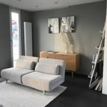 Large And Cosy House On The Water: Free Parking *