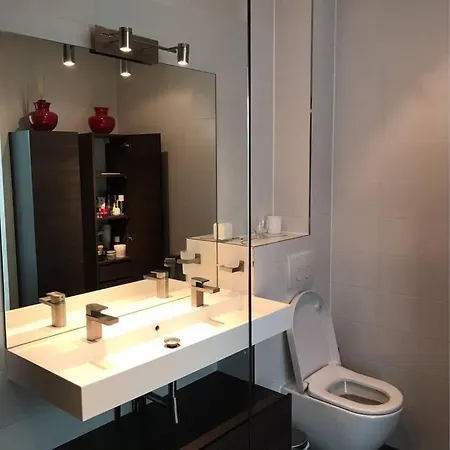 Large And Cosy House On The Water: Free Parking Holiday home *