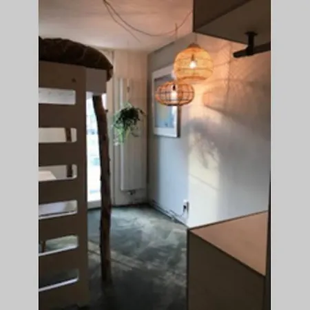 Large And Cosy House On The Water: Free Parking *